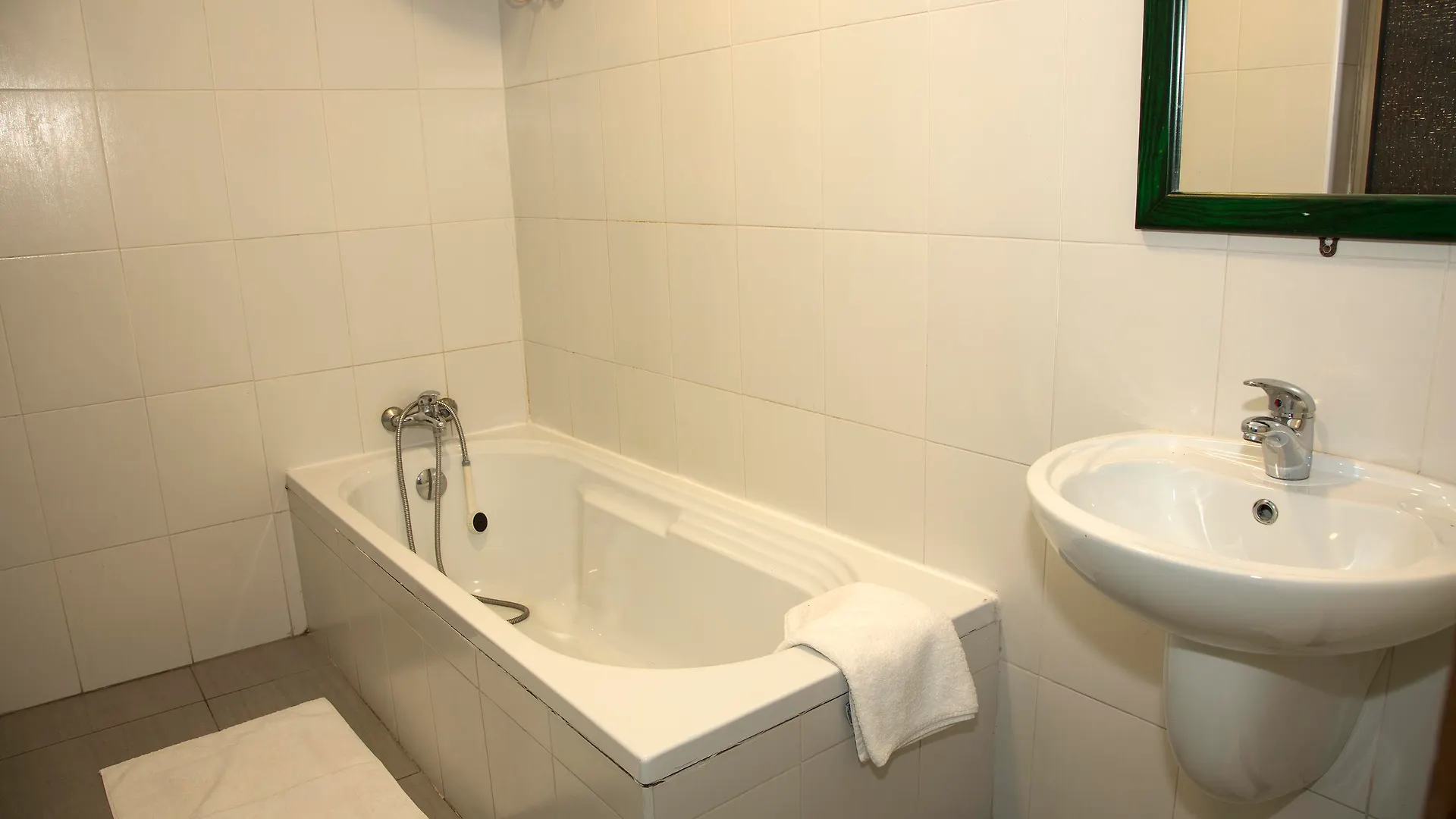 Burlington Apartments St. Julian's 3*,